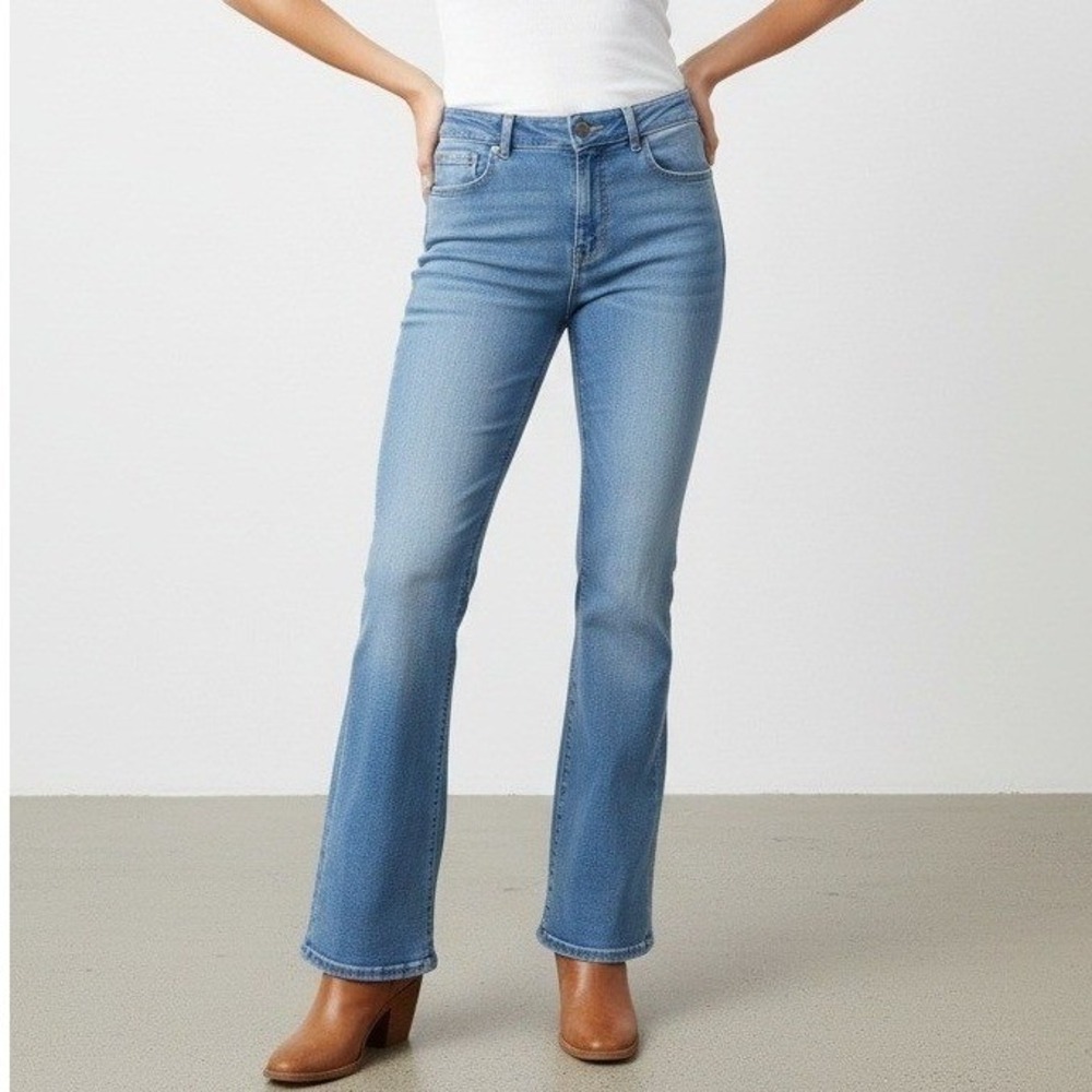 Wrangler Women's‎ Flare Leg Jeans Blue Mid Rise Bootcut Retro Y2K Size 30x32
